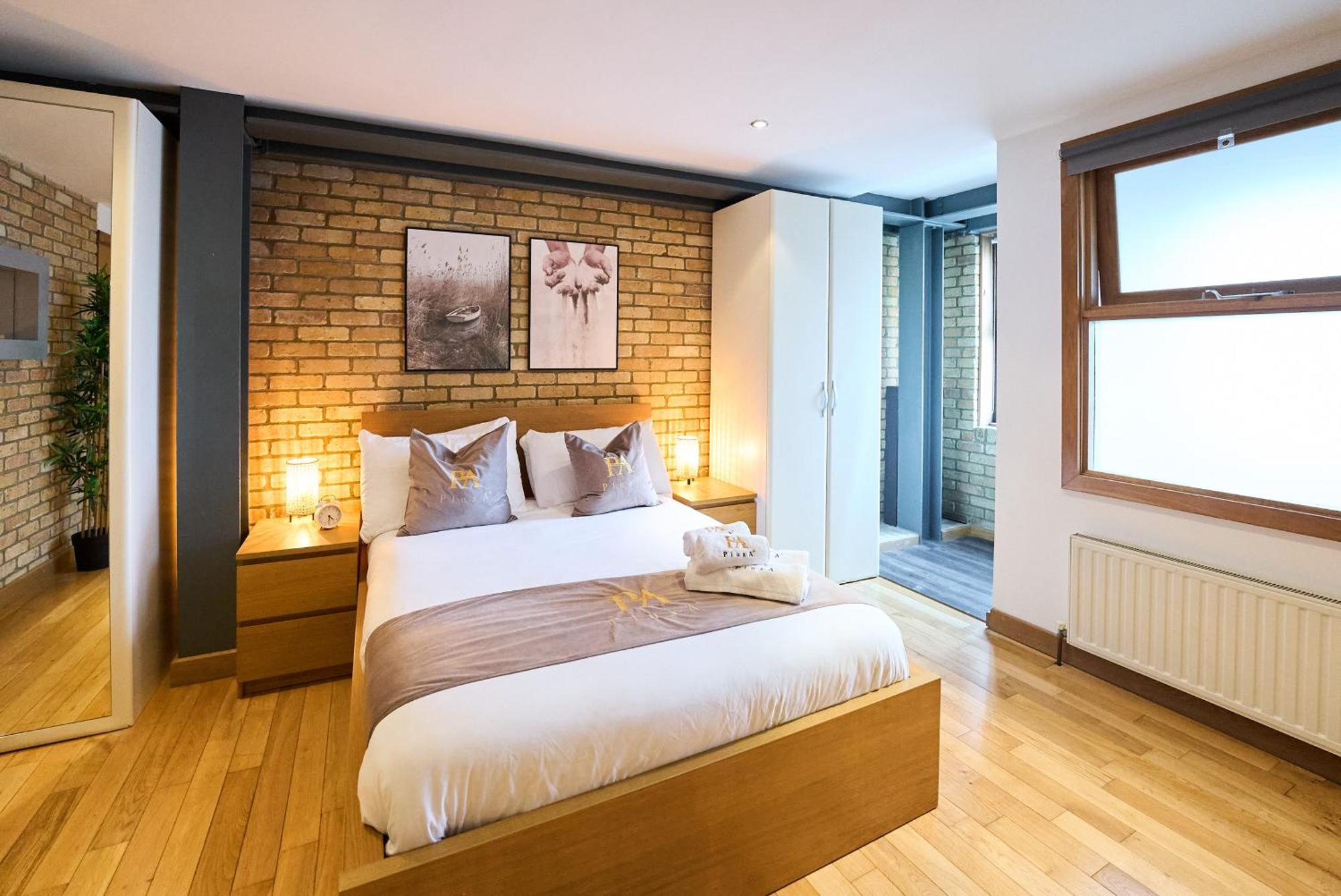 Appartamento Burgundy Bliss Elegant Retreat - Pluxa Mocha Londra
